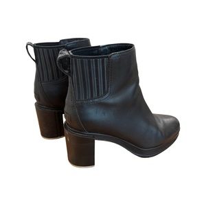 Sorel black boots